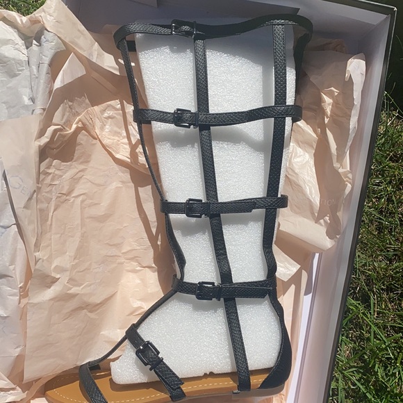 BCBGeneration Brania X Black Gladiator Sandals Zip Buckles size 6 - Picture 6 of 6